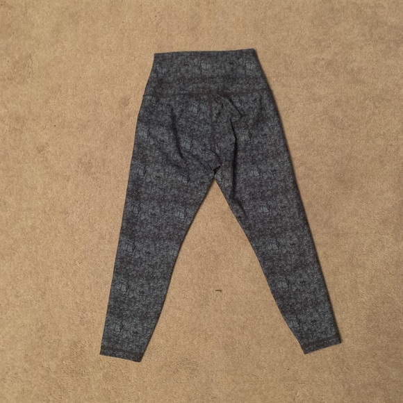 Peloton Cadence Capri legging - Women’s Size S - Picture 6 of 6